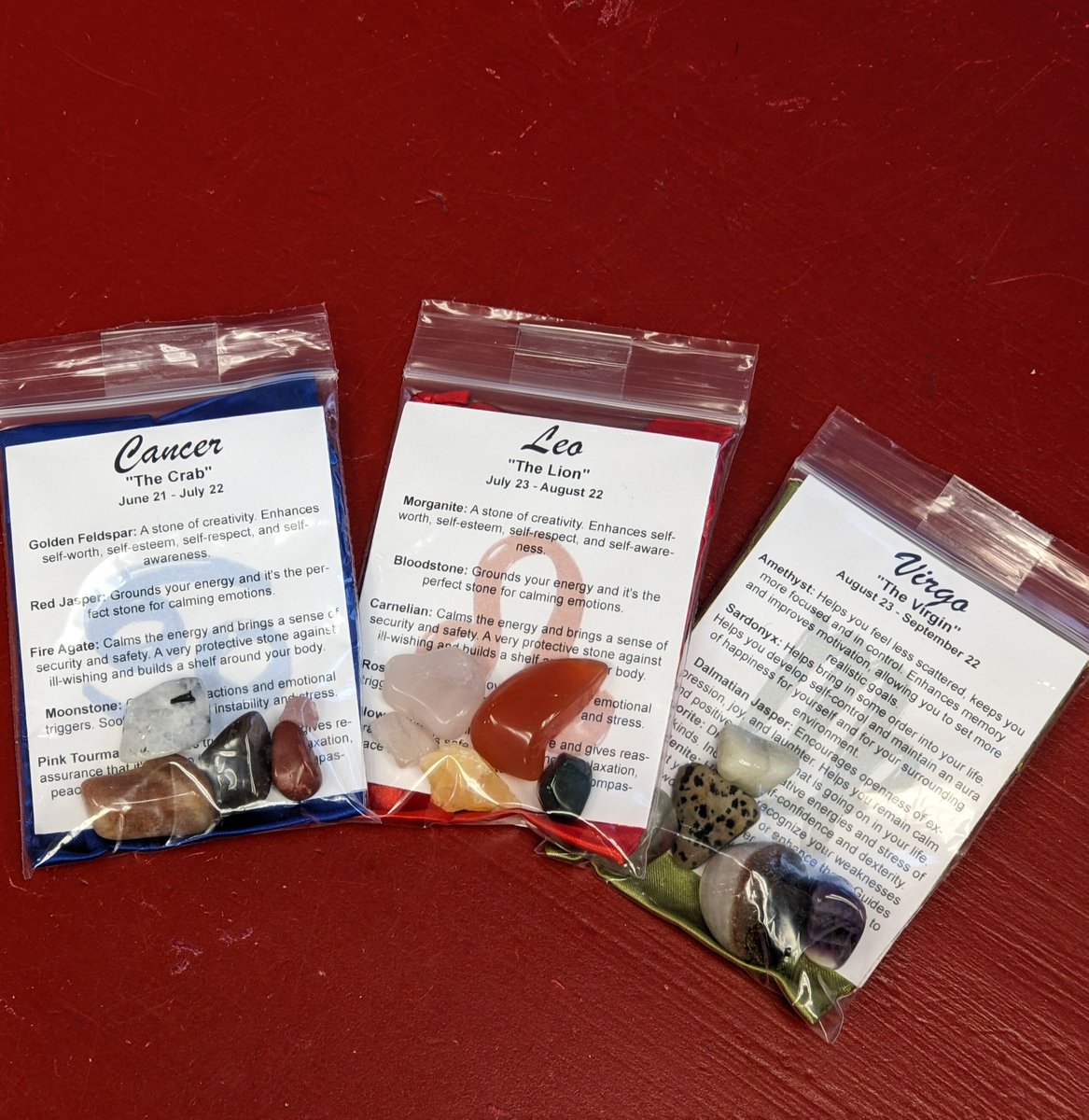 CrystalLifeTech's tweet image. Have you seen our new Zodiac bags? Stop by to find one for you &amp;amp; one for a friend! We&apos;re open until 5 today. Happy Monday!

#carnelian #treeagate #clearquartz #malachite #topaz #positivevibes #calm #happiness #crystals #crystallife #crystallifetechnology #genevail