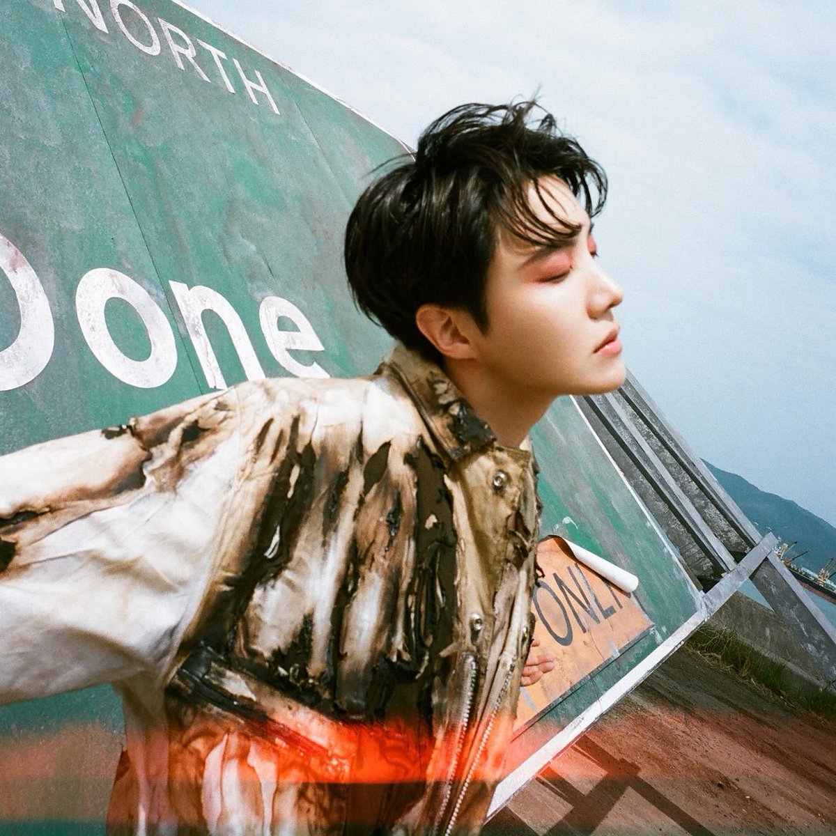 btsaresevennn's tweet photo. “Done”… lo hizo… lo quemó todo.. ARSON

#jhope_ARSON #JackInTheBox #JHOPE https://t.co/viVK14NwnX