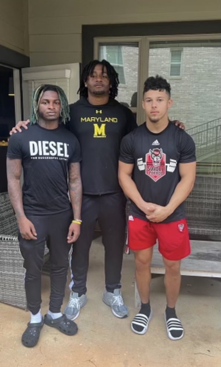 NikkiBJaxx417's tweet photo. 3️⃣ of my hearts ❤️❤️❤️ my DSU Hornet WR🐝@ogscrappy , my Maryland Terp LB🐢@kameronblount4 & my NC State Wolf RB🐺 @ballout_jordo #SandboxSoldiers #TheDorf🫡🫡🫡 #NeighborhoodHeroes https://t.co/1Wk1I6aX97