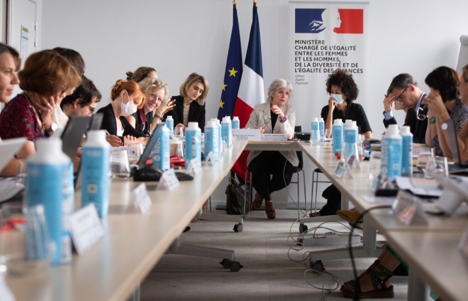 Isabelle Rome (@romeisabelle) on Twitter photo J'ai réuni ce matin le comité de suivi du Grenelle des violences conjugales.
Nous avons pu examiner ensemble les mesures déployées et échanger sur celles restant à mettre en place.
➡️ Aux côtés des associations, l'ensemble du <a href="/gouvernementFR/">Gouvernement</a> est mobilisé pour enrayer ce fléau. J'ai réuni ce matin le comité de suivi du Grenelle des violences conjugales.
Nous avons pu examiner ensemble les mesures déployées et échanger sur celles restant à mettre en place.
➡️ Aux côtés des associations, l'ensemble du <a href="/gouvernementFR/">Gouvernement</a> est mobilisé pour enrayer ce fléau.