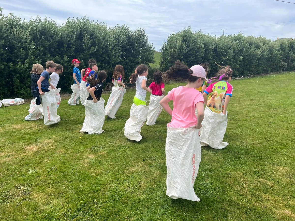 gc_cill's tweet photo. Cluichí páirce inniu. Bhí an craic againn agus an ghrian ag scoilteadh na gcloch ☀️ https://t.co/vGr95njUB4