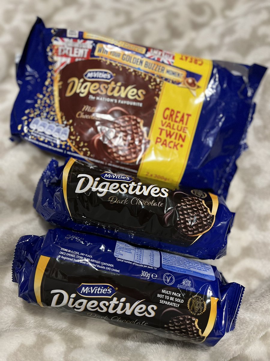 Littleblackkatx's tweet photo. @McVities @Tesco This has to be one of the most disappointing experiences ever. As someone who despises dark chocolate, I don’t appreciate this kind of surprise!? https://t.co/GefVlpARP4