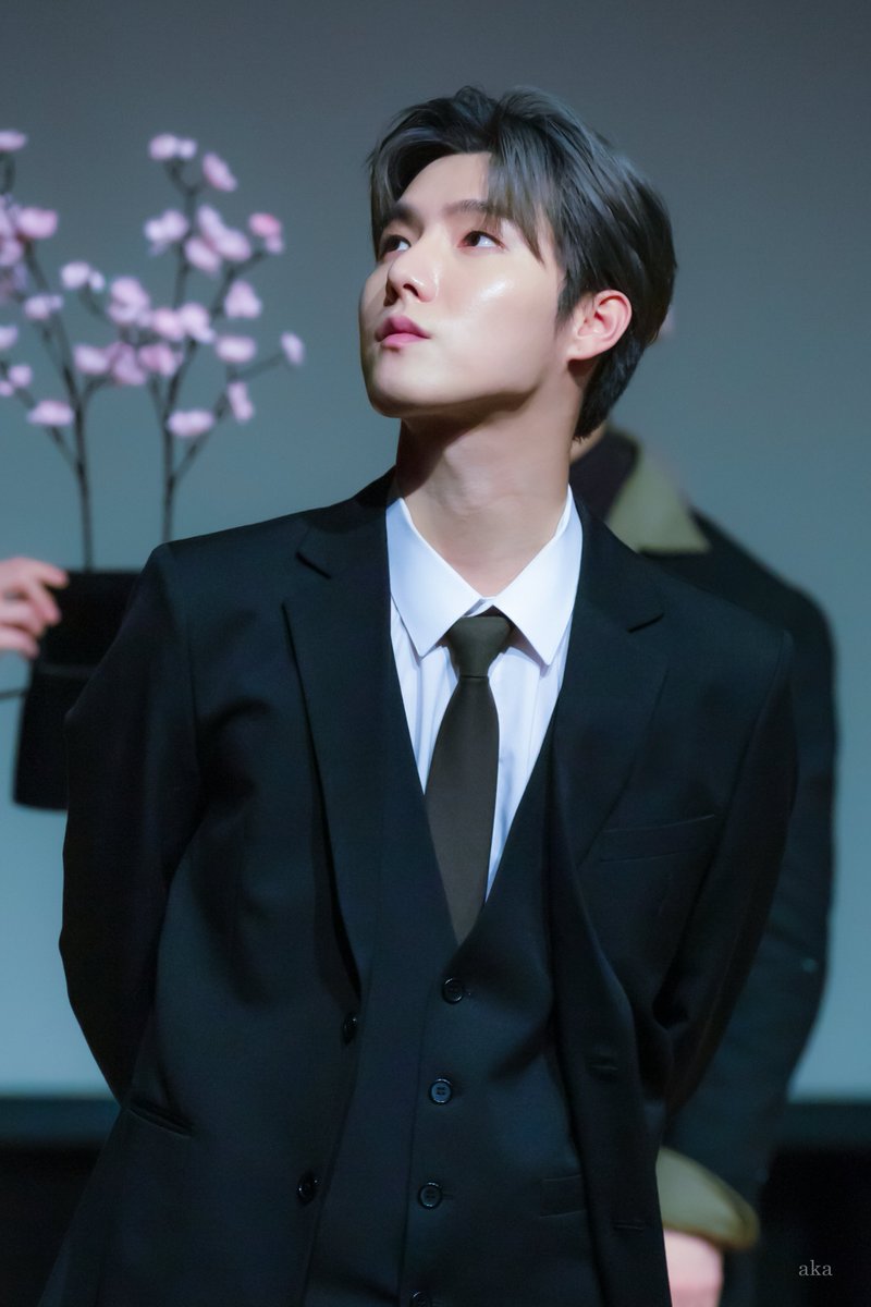 ArchiveWE's tweet photo. 220204 일지아트홀 

so long, our leader

#ONEWE #YOUNGHOON #원위 #용훈 #진용훈 https://t.co/Fbgi3DsT4N