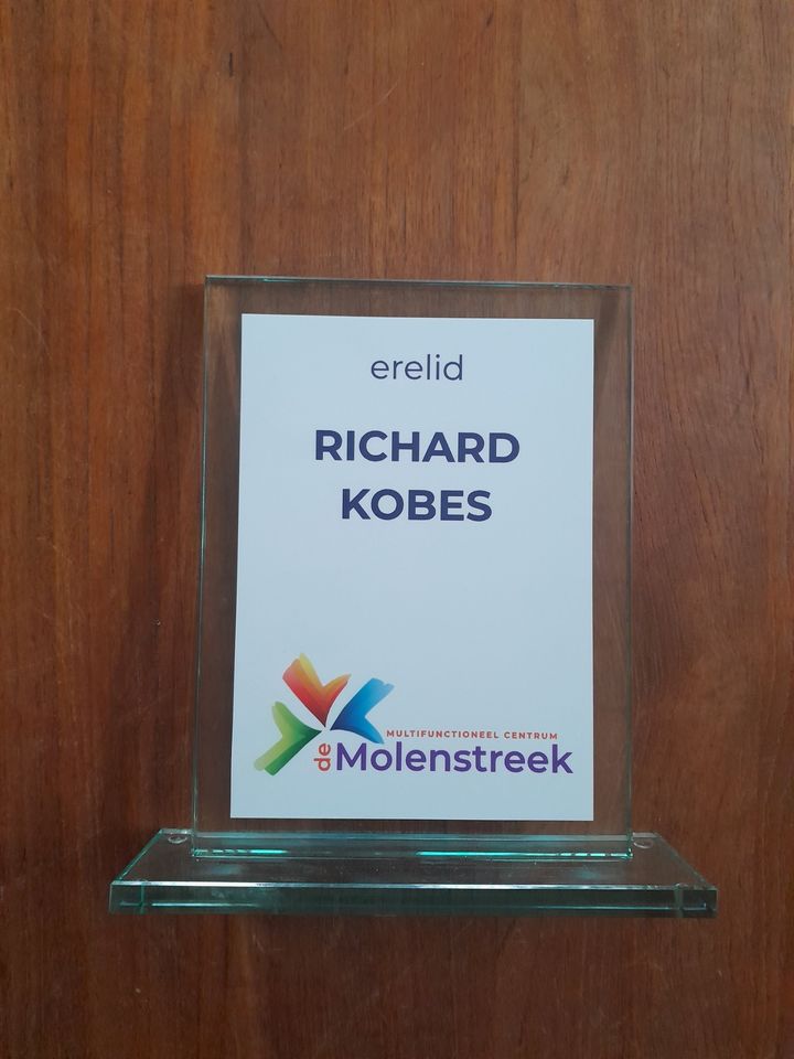 Rickotrans's tweet photo. Vrijdagavond tijdens feestavond in Mfc de Molenstreek  ben ik erelid geworden. Mooie kroon op mijn werk als voorzitter. Allen dank. https://t.co/0xQmwu9xKB