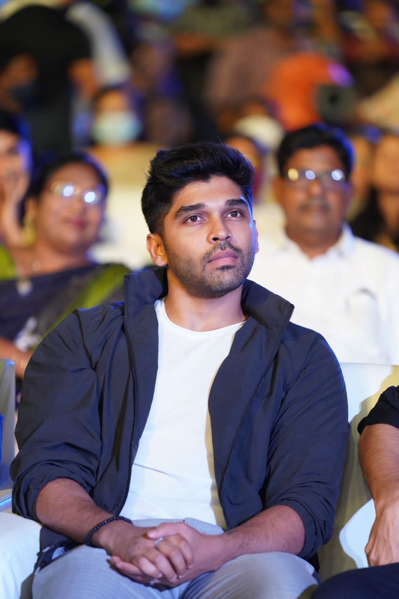 FilmyUniversal's tweet photo. #CobraAudioLaunch ✨️

#ChiyaanVikram #DhruvVikram @SrinidhiShetty7 https://t.co/733JlSE26a