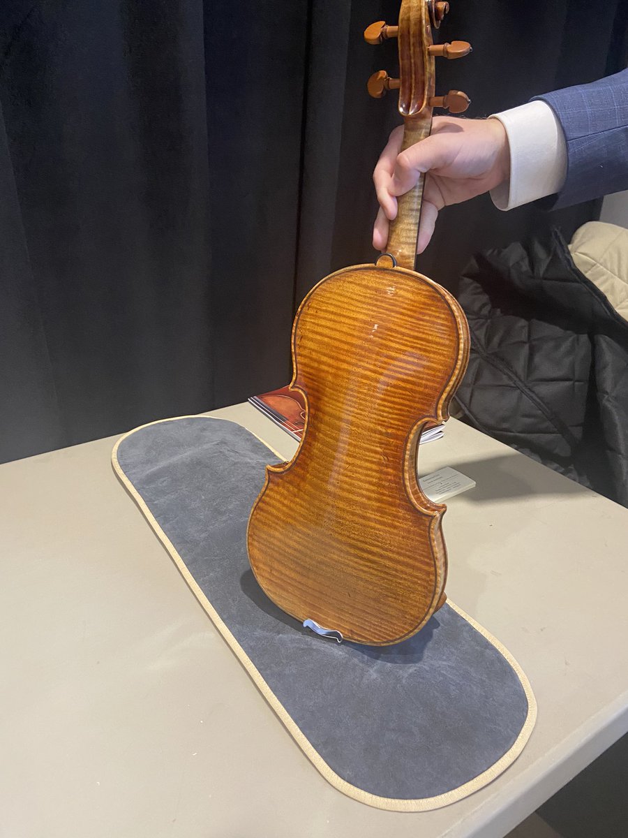 isabelopat's tweet image. Was given the honor to play this beautiful 1690 Stradivarius Violin at Encore Chamber Music Institute. This incredible instrument is worth around $3 million. It was an amazing experience. Thank you Reuning and Sons Violins for bringing this instrument!