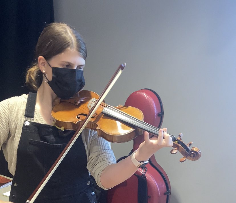 isabelopat's tweet image. Was given the honor to play this beautiful 1690 Stradivarius Violin at Encore Chamber Music Institute. This incredible instrument is worth around $3 million. It was an amazing experience. Thank you Reuning and Sons Violins for bringing this instrument!