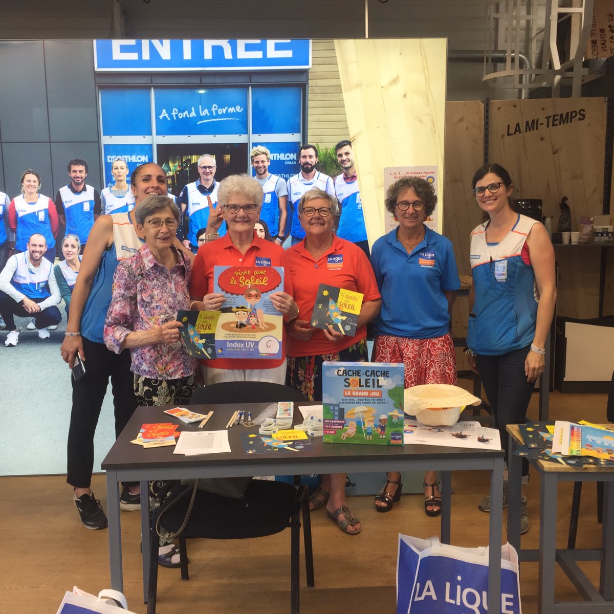 Prévention soleil en direct du Décathlon de Taden Dinan
Merci à nos bénévoles, à Décathlon et à l'ensemble du personnel :-) 
#dinan #taden #decathlon #preventionsoleil