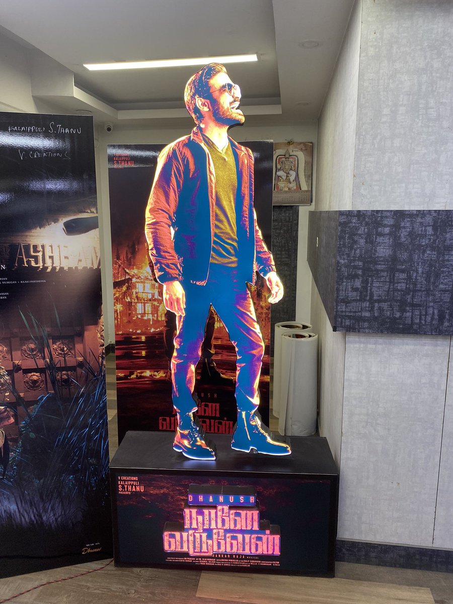 VettriTheatres's tweet photo. Had an opportunity to see the #NaaneVaruven teaser today ❤️ 

A gritty one from Selva-Dahnush with power packed U1 bgm 💥 

Thank you @theVcreations Dhanu Sir !!! https://t.co/1XhUCekyjh