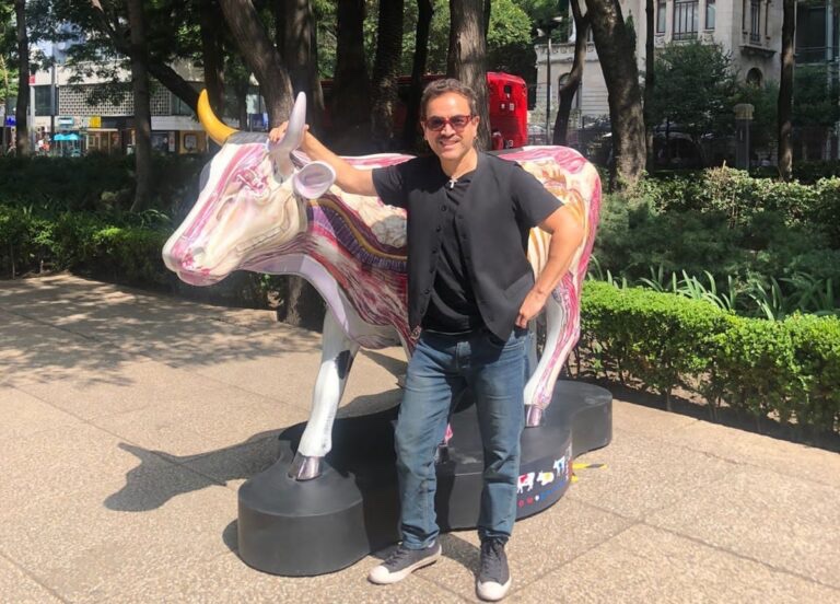 #CowParade: 62 esculturas de tamaño natural llegan a Reforma.

“Entre las vacas intervenidas se encuentra ‘#Vacografía’, de <a href="/FloresManjarrez/">Manjarrez</a>, colaborador de Fusilerías…”

👉🏼 fusilerias.com/cowparade-lala…
<a href="/CowParadeMX/">CowParadeMX</a>