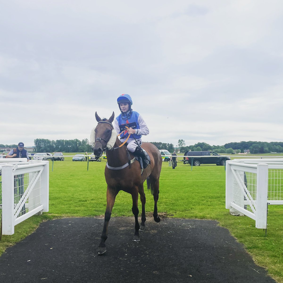rfoutlook's tweet photo. Another winner for @rfoutlook winter columnist @K_scottracing - Ben Asker obliges on his stable debut to win at a whopping 40-1! What a trainer, and glad to say Katie will be back in the @rfoutlook this winter! https://t.co/r2MVjDUidK