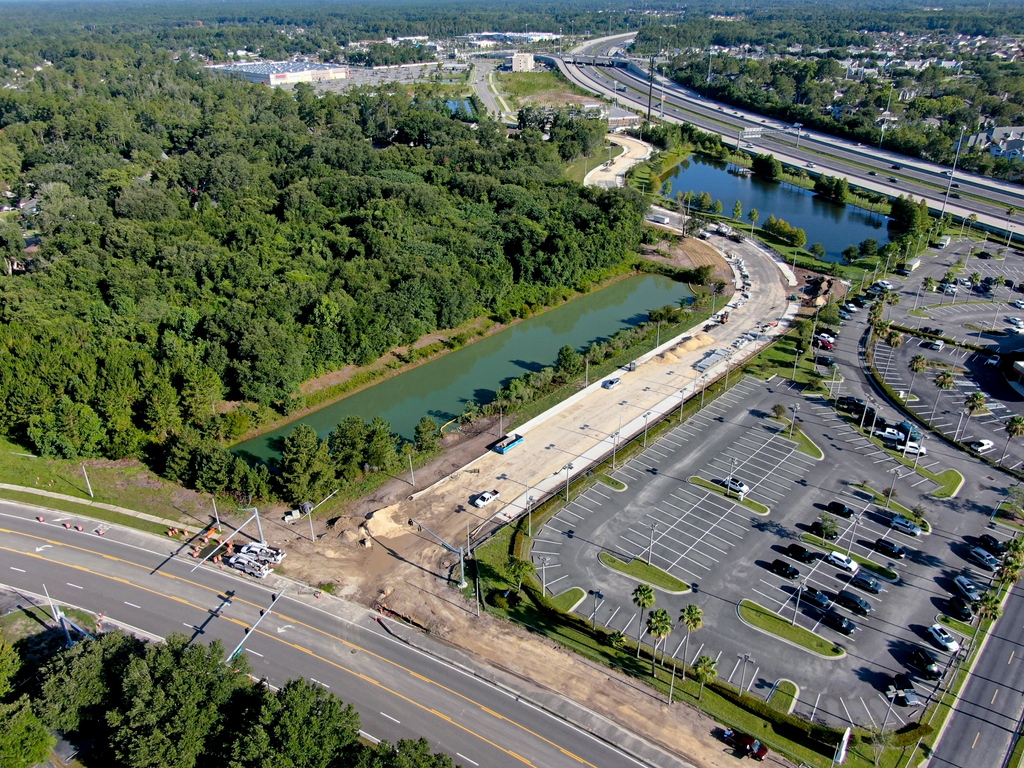 JTAFLA's tweet photo. Parramore Road is coming right along! This #JTAMobilityWorks project will bring the following:
↪Direct connection from Collins Rd to Youngerman Cir
↪New drainage system
↪New sidewalks
Want to learn more? Visit us at https://t.co/nMEeEFfutn. #jtafla #jtamobilityworks https://t.co/QXVfmSWSP6