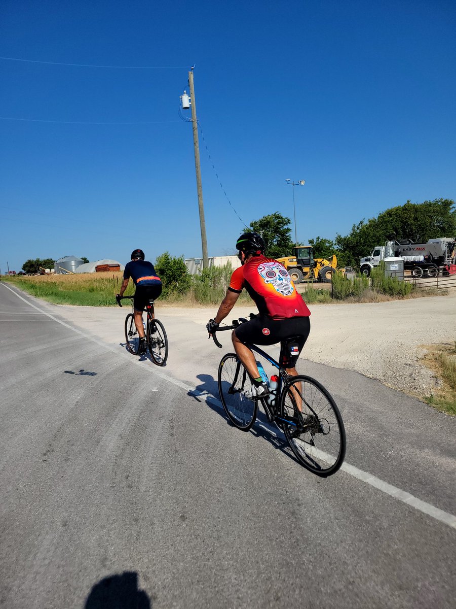 cmpena1's tweet photo. Sometimes the best therapy is getting together w/a group of folks that can relate!
Thankful for my #EagleFamily!
#alwayswithmealwayswithyou #TeamRWBAustin #veteransempoweringveterans #mentalhealthmatters #cyclingtherapy #22ADay #ptsdawareness #ipressedon https://t.co/LvbQyGtiNT