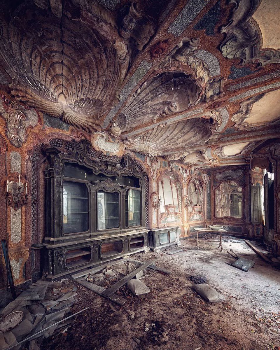 _FrejaAndersen_'s tweet photo. Abandoned villa in Italy 🇮🇹. https://t.co/ZyC5r18k2h