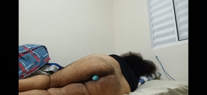 I found a good position to sleep :p https://t.co/hPDsyNK07Z