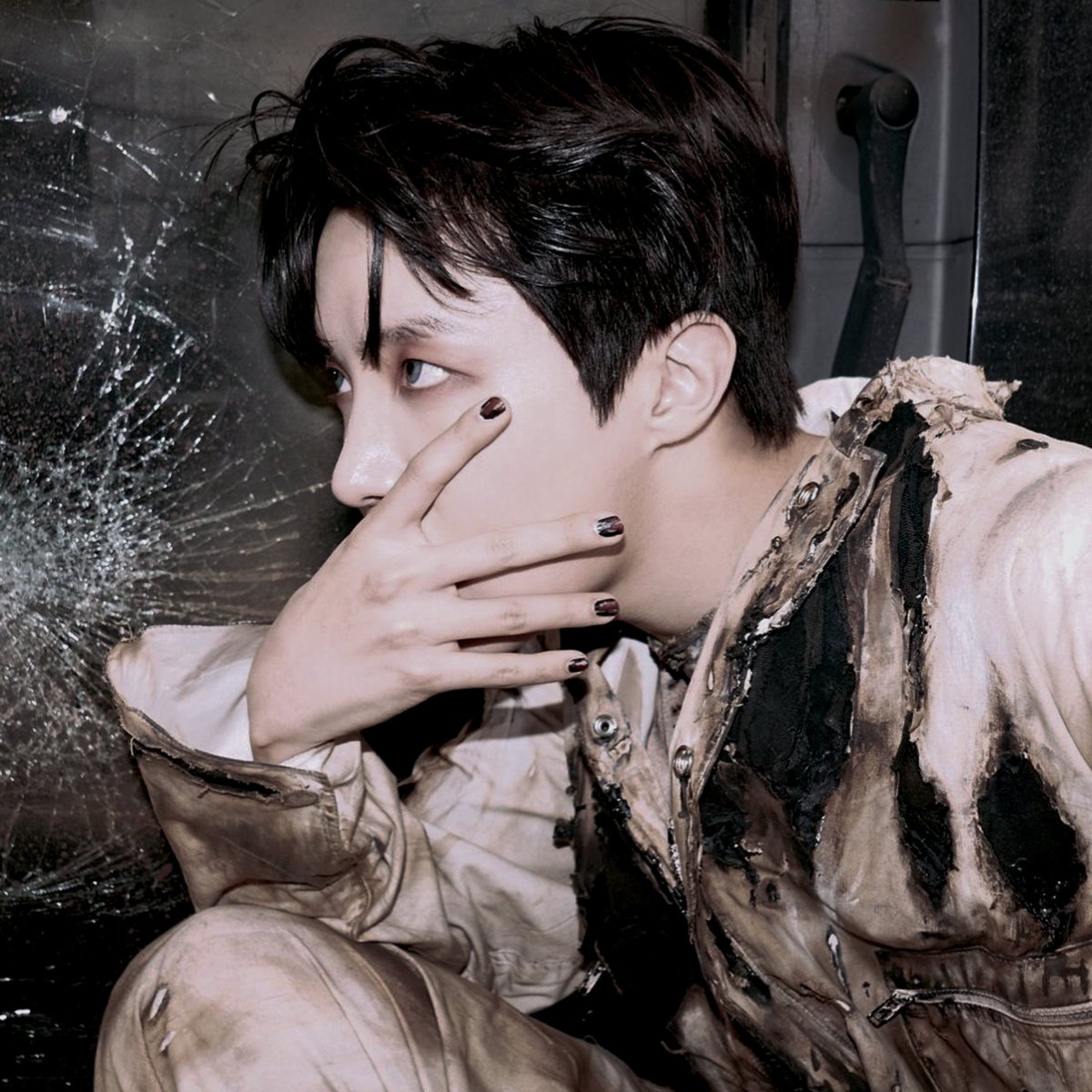 hilylena's tweet photo. Kızlar erkekleri istemiyor kızlar Jung Hoseok'u istiyor. https://t.co/tkQxqwcm8G