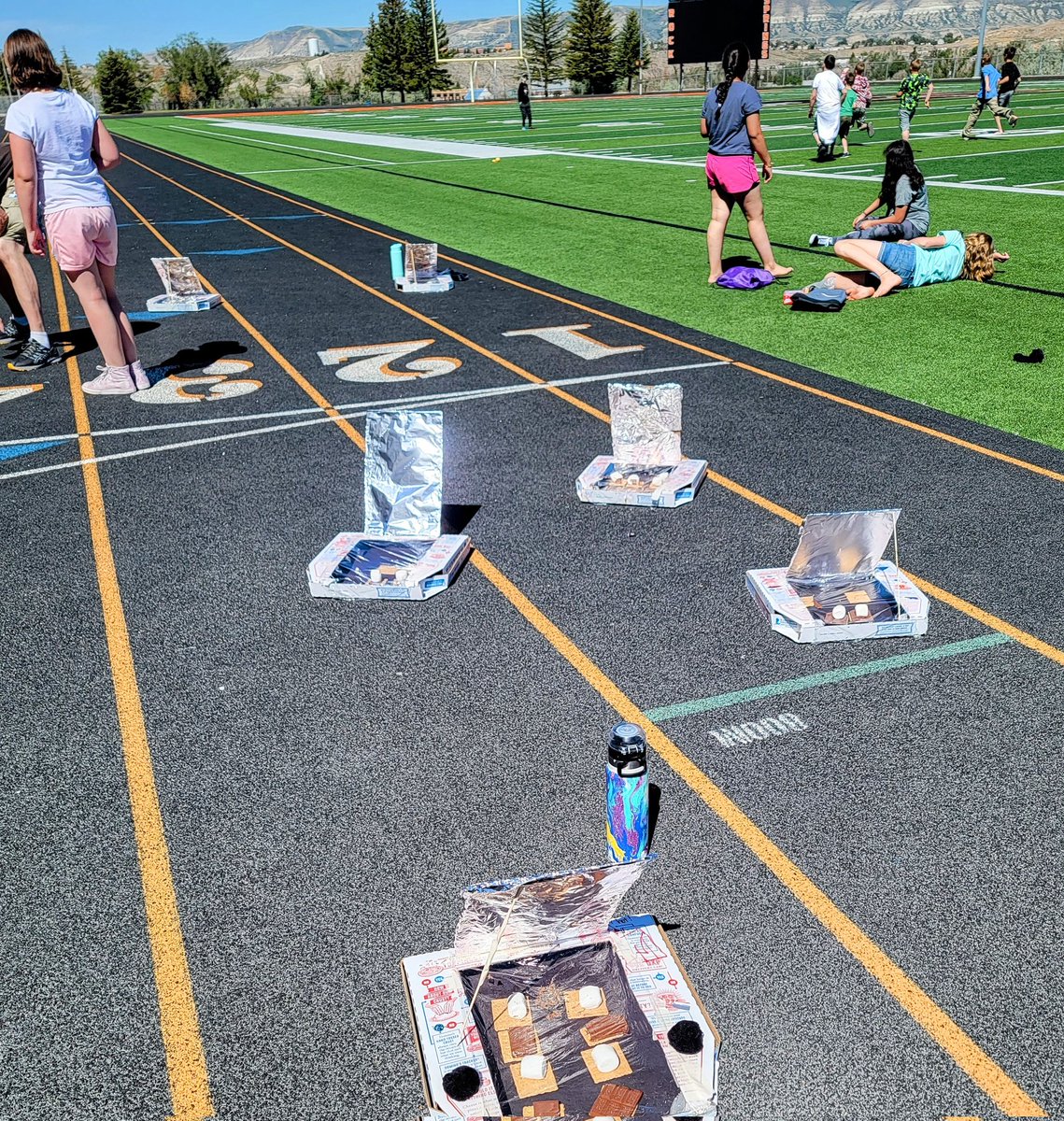 MrsPendleton_GT's tweet photo. Make the most of sunny and warm days by taking advantage of all the sunlight! This Solar S'mores Activity uses the heat of the sun to create an oven-like effect in a cardboard box. 🍫☀️
#STEM #SummerSTEM #Educational #SolarEnergy #SolarOvenSmores #Smores #DominosPizza https://t.co/q5Ujm6dmyf
