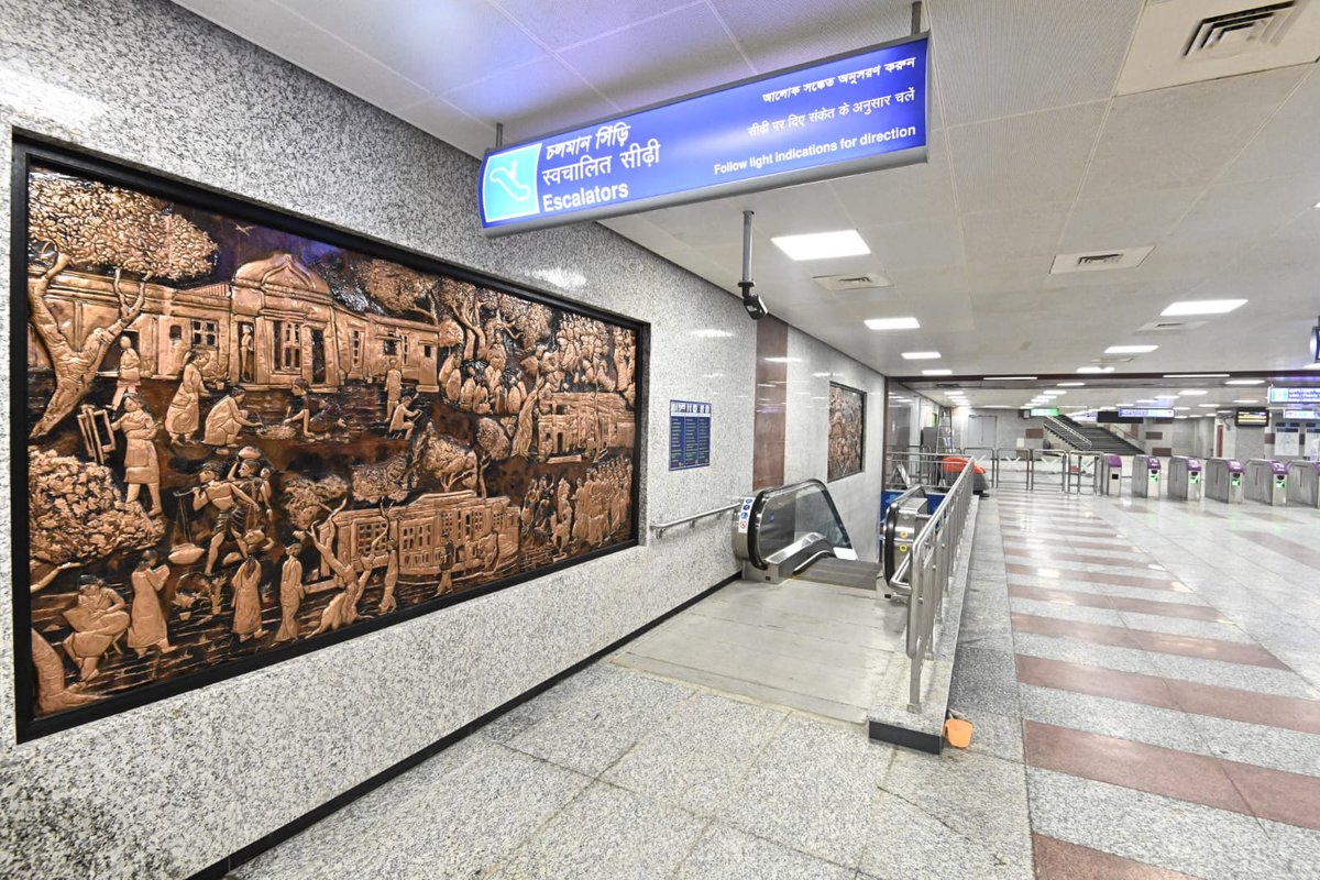 RailMinIndia's tweet photo. Aspiration to Reality: Take a look at the brand new, aesthetically designed Sealdah Metro Station, fulfilling the dreams of the city of joy, Kolkata. https://t.co/eoCUo7rd8B