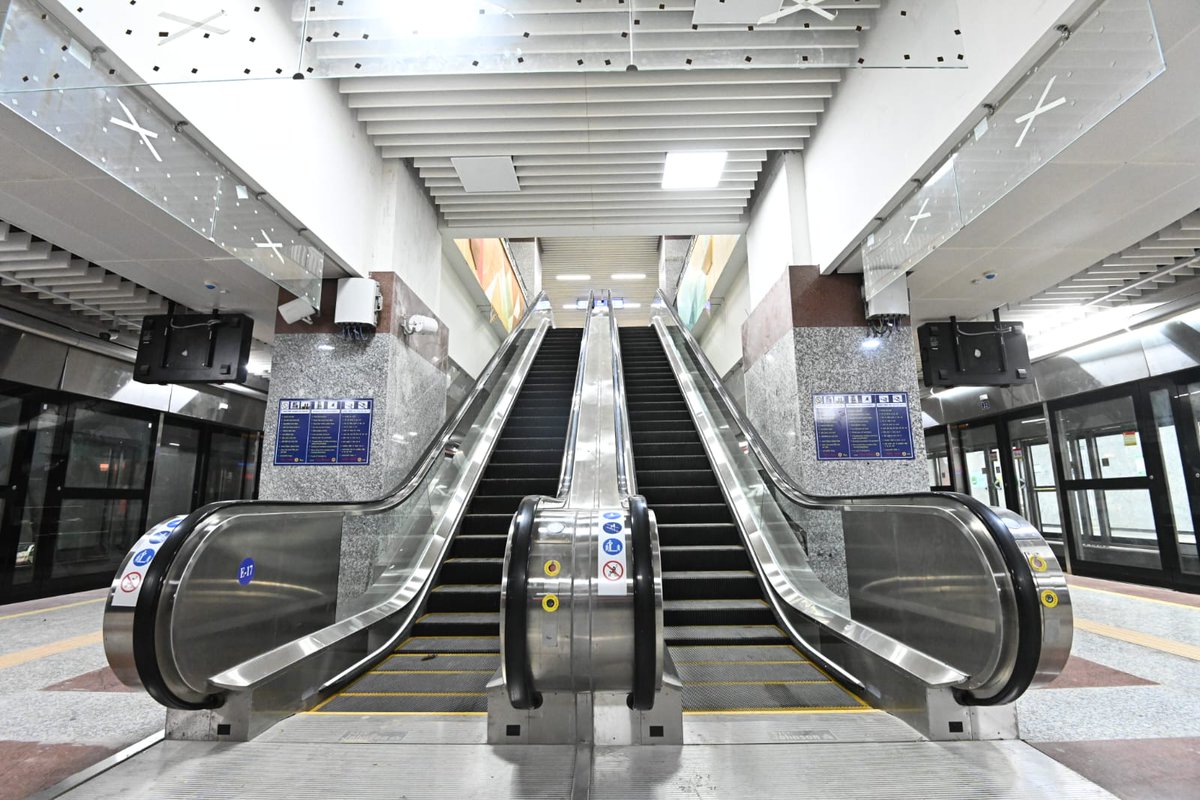 RailMinIndia's tweet photo. Aspiration to Reality: Take a look at the brand new, aesthetically designed Sealdah Metro Station, fulfilling the dreams of the city of joy, Kolkata. https://t.co/eoCUo7rd8B