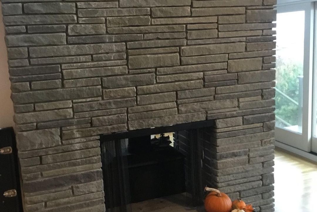 EuropeanHome1's tweet image. Ready to upgrade your old wood fireplace? Check out these before and after photos from Rockport!
.
.
.
.
#gasfireplace #contemporaryfireplace #directventfireplace #twosidedfireplace #seetheoughfireplace #livingroomfireplace #linearfireplace #modernfireplace #rockport  📸 @bengebo