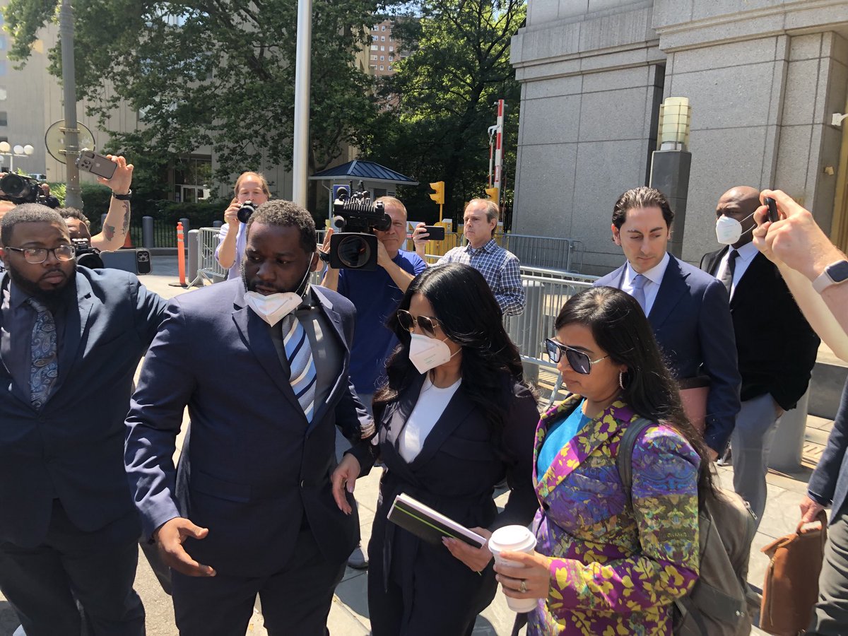 benfeuerherd's tweet photo. Jen Shah leaves court after pleading guilty to conspiracy to commit wire fraud https://t.co/8Pq3H5QedF