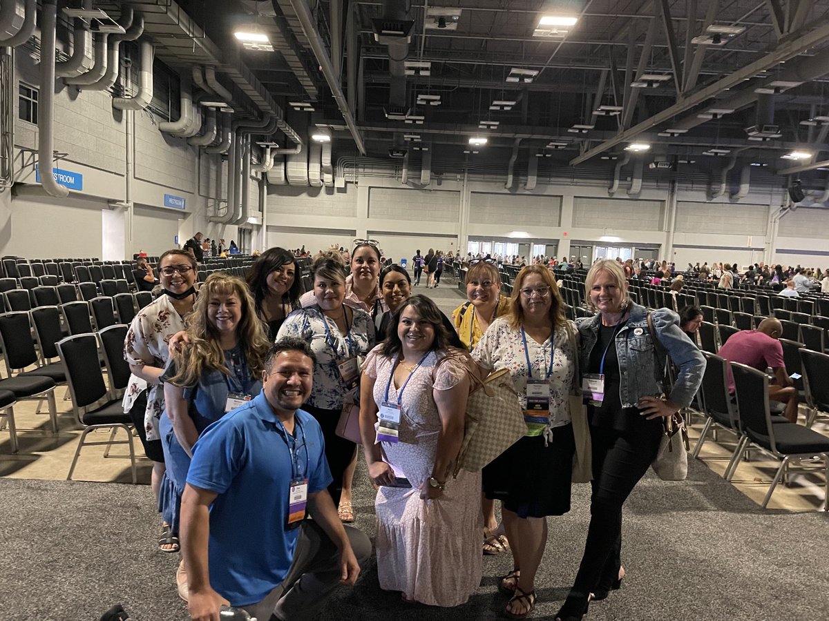 BAILONANGELICAM's tweet photo. Starting day #3 of learning with these beautiful peeps! #HeartFirst #CounselorStrong https://t.co/3RG1QTAvdf