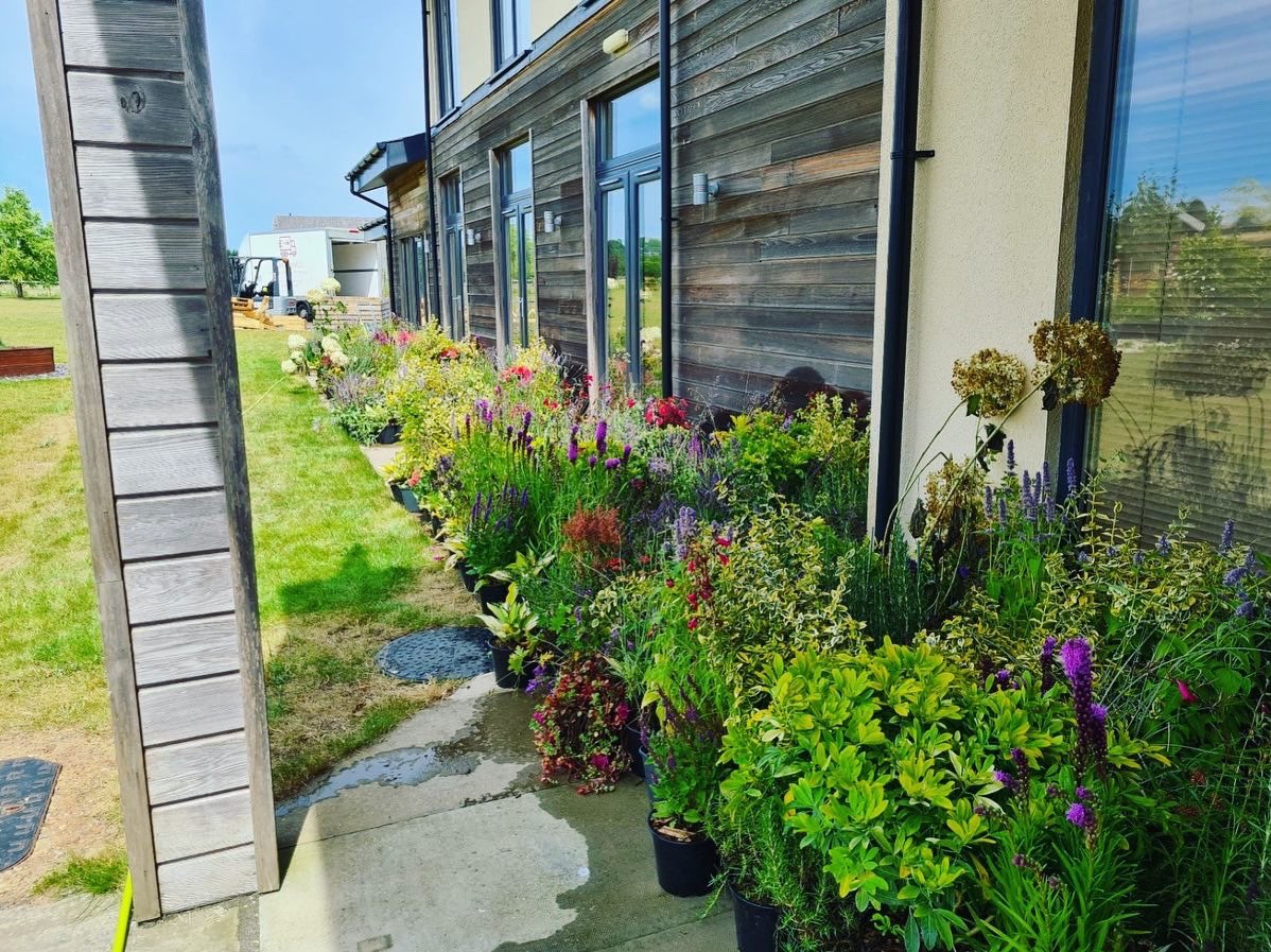 🌷 Not our usual Monday, but we were delighted to help our charity partners <a href="/StBarnabasLinc/">St Barnabas Hospice</a> move their Sensory Garden to Louth, where it will be re-planted as a therapy garden for patients. 

🍸 Thanks also to the wonderful <a href="/pin_gin_/">Pin Gin</a> for their help! 

#teamworkmakesthedreamwork