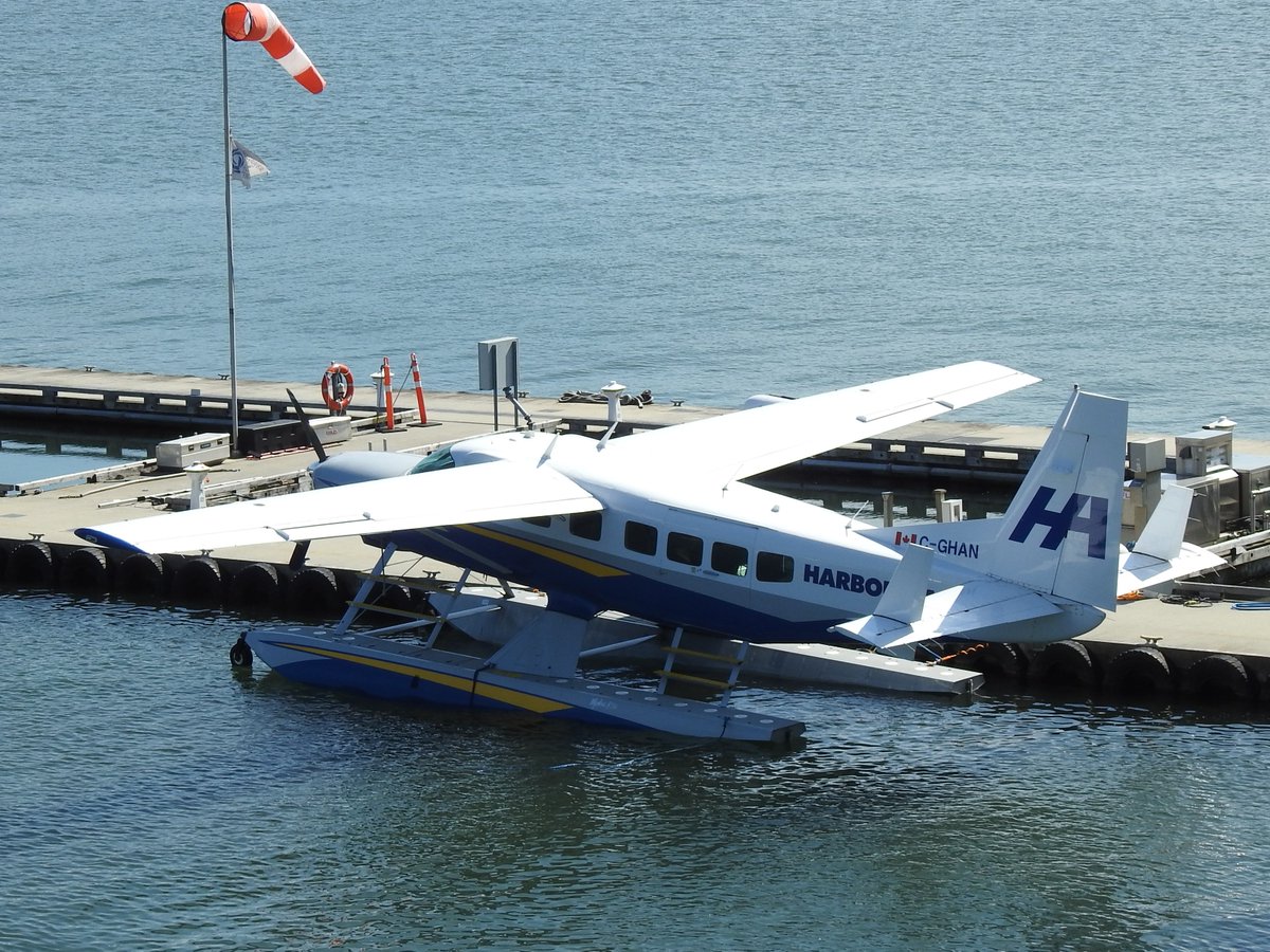 veryboeing's tweet photo. Two Harbour Air #C208B #CGHAN and #CFLHA at Vancouver Harbour 06/22 https://t.co/D36zfC0kMh