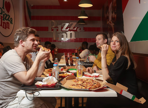 SimbisaBrands's tweet photo. Life deserves the best of bonds and we are dedicated to making sure that every meal strengthens and empowers every one of them.

#ChickenInn #PizzaIn #SimbisaBrands #StrengthenAndEmpower https://t.co/9XotWQAeAT