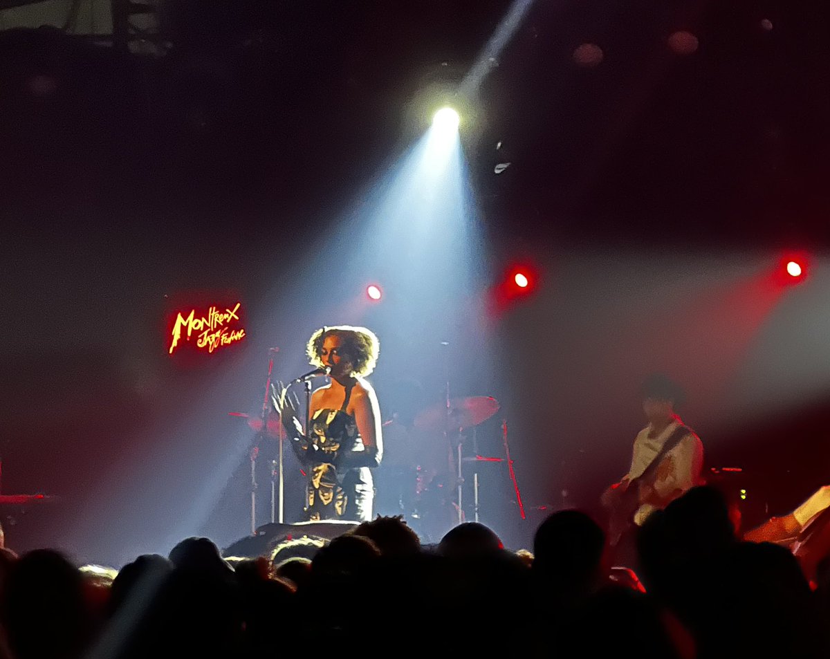 Tinu1893's tweet photo. Celeste & her tight band delivering another night to remember @MontreuxJazz. She would deserve a headliner slot for sure! #montreuxjazzfestival #MJF #mjf22 #celeste #stopthisflame #notyourmuse https://t.co/UqLPI8BnVX