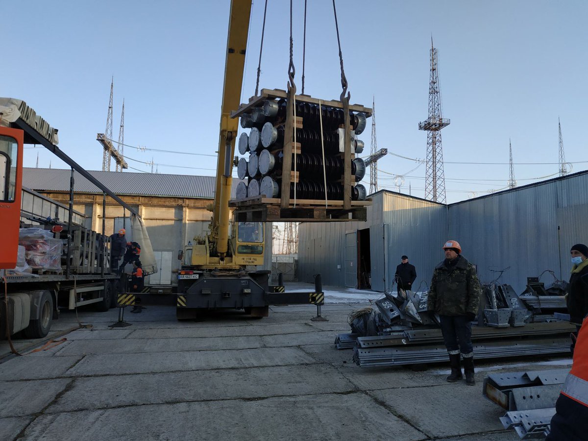 VKudrytskyi's tweet photo. Our colleagues from @pse_pl, @eliacorporate and @Amprion provided equipment free of charge to prepare the Ukrainian power grid for winter. Thank you for supporting #EnergyFront of Ukraine https://t.co/27fHDV1y8K