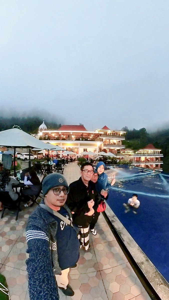 AsmoboyChannel's tweet photo. Mbah Djoe Resort https://t.co/MMskhx4gMQ