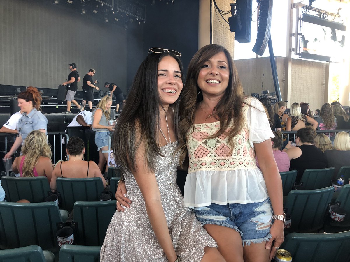 karelly_soleil's tweet photo. My first concert was BSB in 2001 for The Black &amp; Blue World Tour in SJ, Puerto Rico. I was only 5yrs old. Yesterday, mom &amp; I recreated our pic 21yrs later in Indiana. 🥹❤️‍🔥🥰 #BSBIND #DNAWorldTour2022 @backstreetboys @howied @nickcarter @kevinrichardson @aj_mclean @brian_littrell https://t.co/yd7EmiP7V8