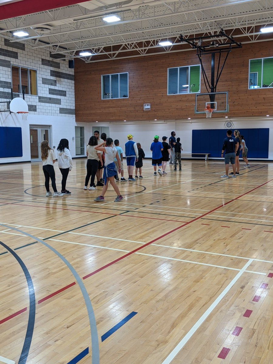wpsSean's tweet photo. We're having so much fun at Central Park Athletics this morning! Looking forward to the next adventure! #CampBrombal @WindsorPolice @CPAWindsor https://t.co/RWCkV1loZH