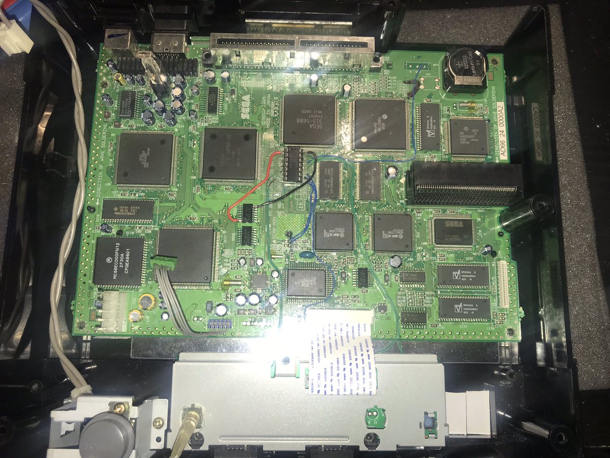 1Jour1JeuRetro's tweet image. Je viens de terminer le #Switchless de ma #Sega #Saturn PAL.

Elle maintenant dézonée et accepte les jeux Pal/US/Jap et peut basculer en 50/60Hz, tout ça avec le bouton Reset 👍

Flash PIC 16F630 + Coupure pistes + Soudures + Led.

Plus qu’à me trouver des jeux US/Jap 😅