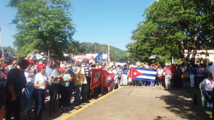 FeemPinera's tweet photo. En esta jornada de resistencia y victoria del pueblo cubano, la @FEEM-PINERA participó en el recorrido por Nueva Gerona, #IsladelaJuventud, demostrando que la única manifestación que allí se vería iba a hacer aquella de reafirmación y defensa de las conquistas de la Revolución. https://t.co/UDExNT17tk