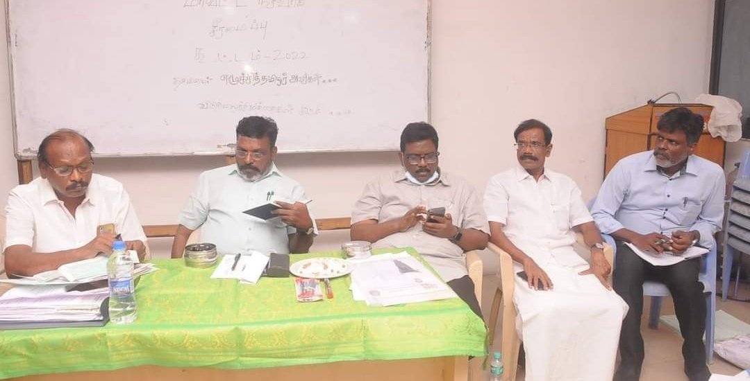 thirumaofficial's tweet photo. கட்சியின் மறுசீரமைப்புக்கென நியமிக்கப்பட்டுள்ள மீளாய்வுக் குழுவின் கலந்தாய்வுக் கூட்டம் பிற்பகல்3.00 மணியிலிருந்து தொடங்கி 6 மணி நேரமாக நடைபெற்றுக் கொண்டிருக்கிறது. மாவட்ட வாரியாக அறிக்கைகளை ஒப்படைத்துவிட்டு தங்களின் கருத்துக்களைப் பகிர்ந்து வருகின்றனர்.
#VCK #ReviewCommittee https://t.co/5jcDjjCbOl