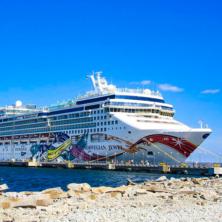 CrucerosPlus's tweet photo. Disfruta de los lugares más pintorescos que te ofrece el Caribe del Este, embárcate en está aventura con Norwegian Jewel.

La aventura y la naturaleza te esperan.  💫 

#Norwegiancruise #Willemstad #Panama #cruceros https://t.co/A3ymwXu1nQ