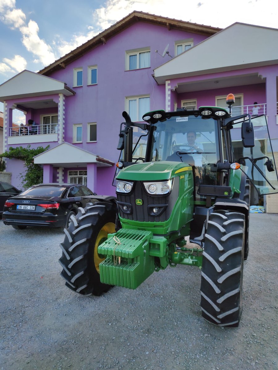 EtemKarakaya's tweet photo. Hayırlı Bayramlar❤ Ailemle,köyümde bayram bir başka güzel..

#EidMubarak #yeşildev #JohnDeere #torunlar #celtik #Konya https://t.co/gaLzfJTpIC