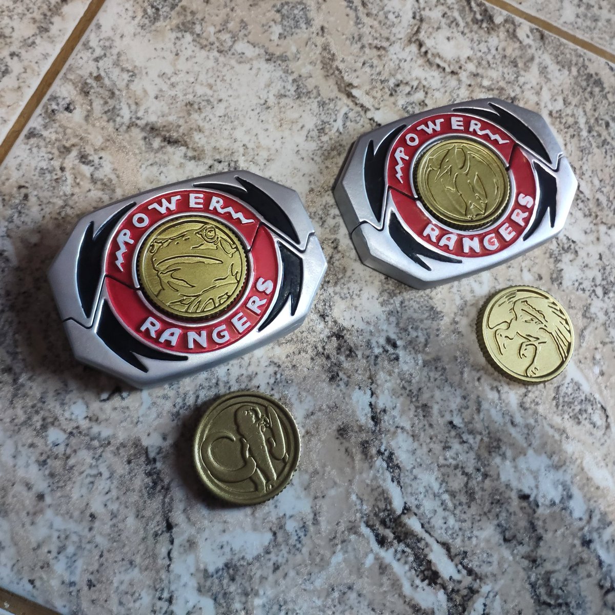 giolever3d's tweet photo. Black and Pink MMPR Belt buckles in progress...the coins can be swapped with magnets ✌️

#3dprinted #prop #saban #mmpr #mightymorphinpowerrangers #mightymorphin #black #pink #blackranger #pinkranger #beltbuckle #belt #buckle #itsmorphingtime #supersentai #zyuranger #morpher https://t.co/HJCpxRTJJu