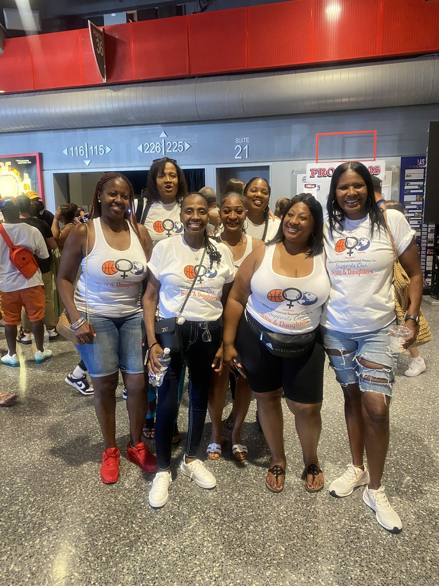 MPBP16's tweet photo. Thank you to the Moms of the West Region for hosting at @NBASummerLeague . Special thank you to all the Moms from every ￼region who came to recruit for MPBP. https://t.co/HbddE6e2Ot