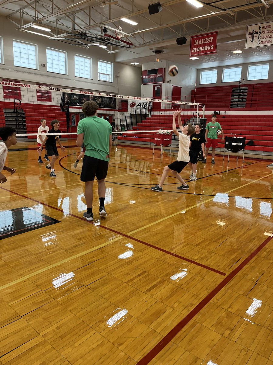RedHawkVB's tweet image. 4 courts full of Future RedHawks on Day☝️of #Program Boys 🏐🏐 Camp!! #ProgramLeaders
