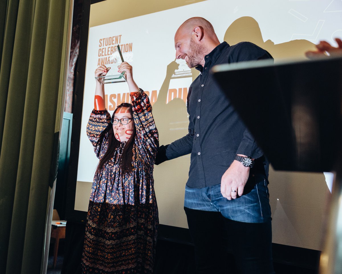 sheffcol's tweet photo. Our Inclusion Student of the Year, sponsored by @HEW_Coaching, is...🥁

...YASMIN SADDINGTON!! 🥇

Well done, Yasmin. Your work in our Sunshine Cafe this year has been nothing short of exceptional!

Click here to find out more about our inclusion progammes https://t.co/sPmzFo1YWN https://t.co/tZFlJ7NHmZ