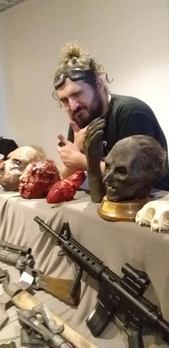 matiasorta's tweet photo. Espectacular ayer la #horrorxp. Terror y bocha de gente querida. https://t.co/lBvBryzDq7