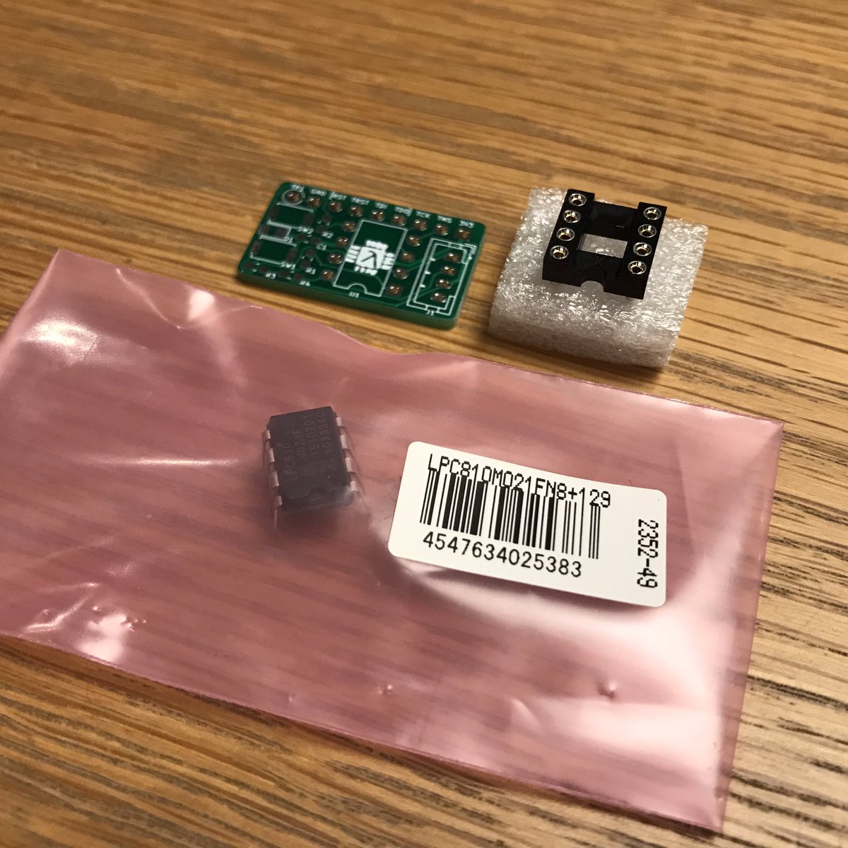 tokuhira's tweet photo. ちょっくら懐かしいARMマイコンでやってみっか♪#NXP #LPC810 https://t.co/K1ouWnNNSh