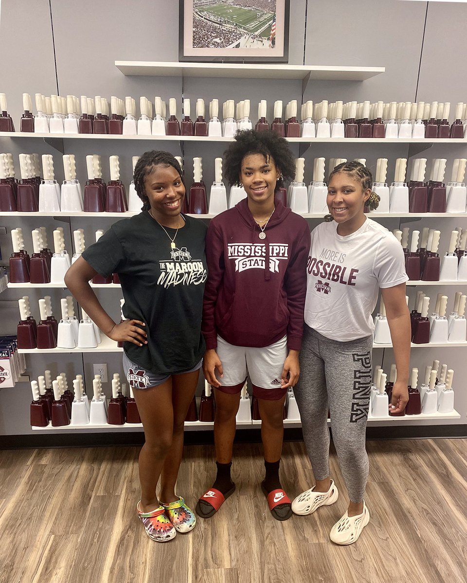 Had a surprise visit from some members of the Mississippi State Baseball team and Women's Basketball team! Thanks for coming by and we can't wait to cheer you on this coming season! #HailState <a href="/LoganForsythe1/">Logan Forsythe</a> <a href="/Kota_1k/">Dakota Jordan</a> <a href="/ColbyHolcombe/">Colby Holcombe</a> <a href="/humble1AP/">Aniya Palmer</a> <a href="/KourtneyWeber/">Ko</a> <a href="/debreasha/">Debreasha</a>