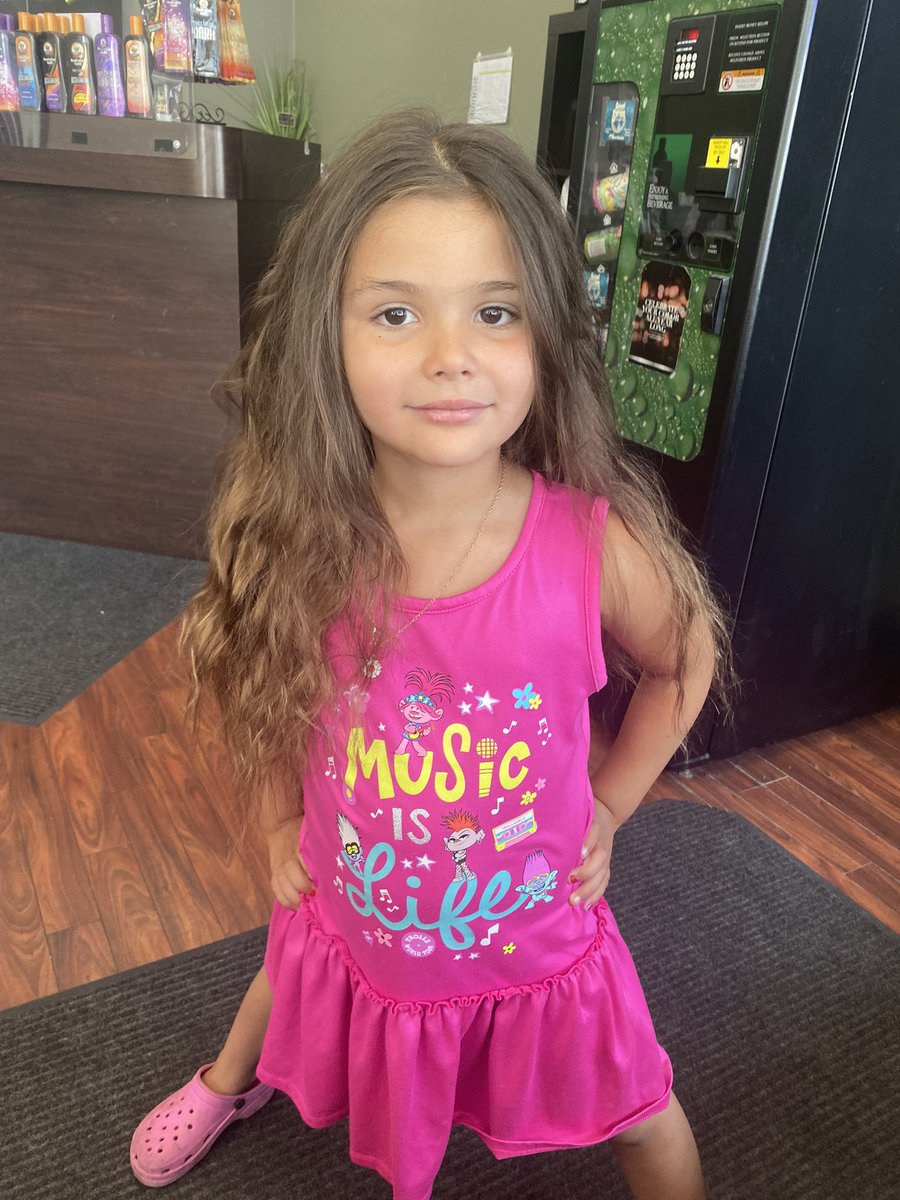 _sallytomato's tweet photo. Quinn had her first real haircut today does anyone wanna join me in crying? https://t.co/PFUDwRzdEP