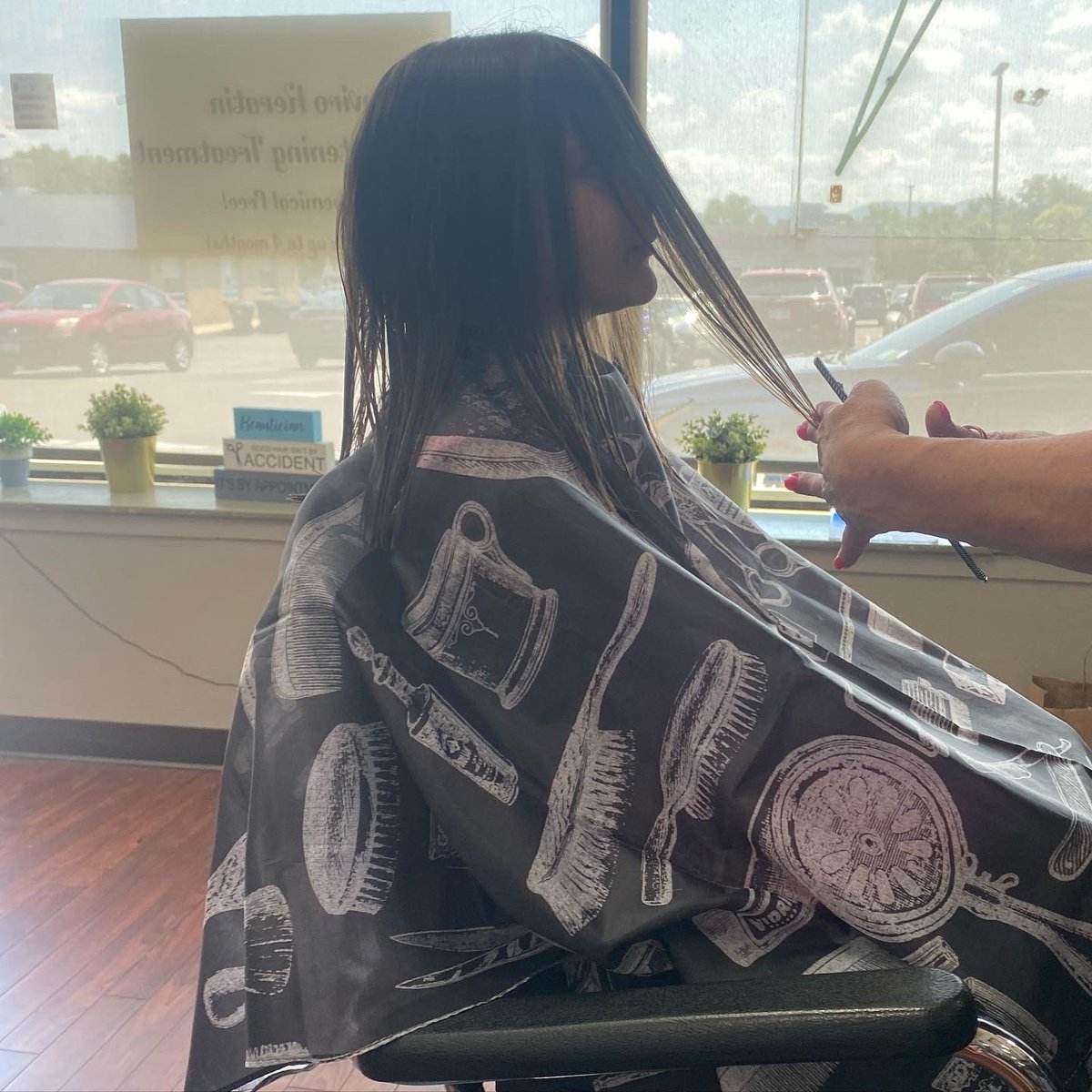 _sallytomato's tweet photo. Quinn had her first real haircut today does anyone wanna join me in crying? https://t.co/PFUDwRzdEP