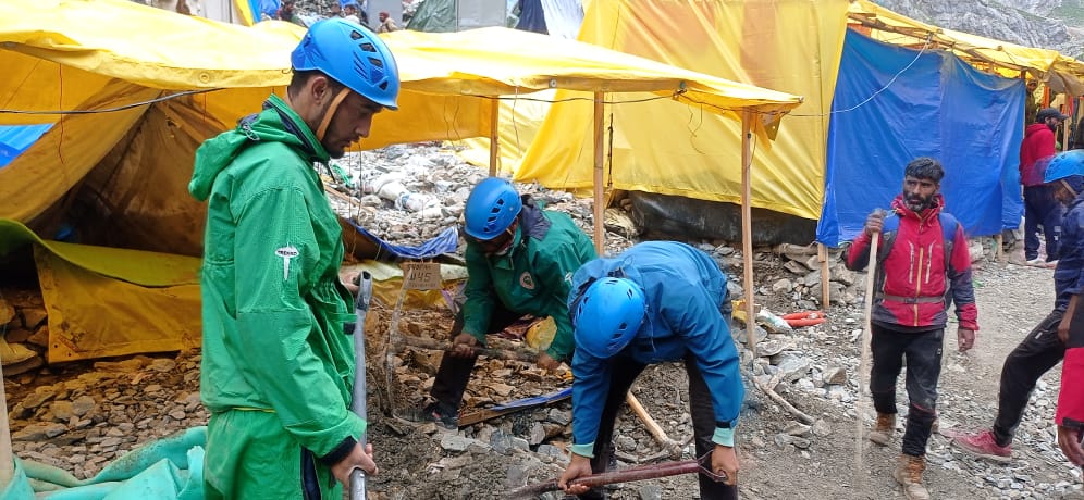 NCCDteOdisha's tweet photo. #NationalCadetCorps
#AmarnathCaveCloudBurst
Cadet Manoranjan Sahoo and Cadet Kaushal Singh of NCC Directorate, Odisha carried out the Rescue work after cloud burst in lower reaches of Amarnath Cave. 
@GovernorOdisha
@Naveen_Odisha
@HQ_DG_NCC
@DHE_Odisha https://t.co/XVxat8MjxW