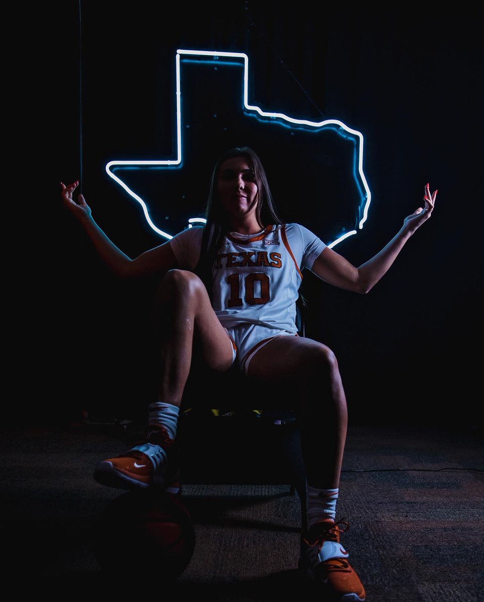 shayleegonzales's tweet photo. HOOK ‘EM 🤩🤘🏼 https://t.co/qvVJ4gBedA